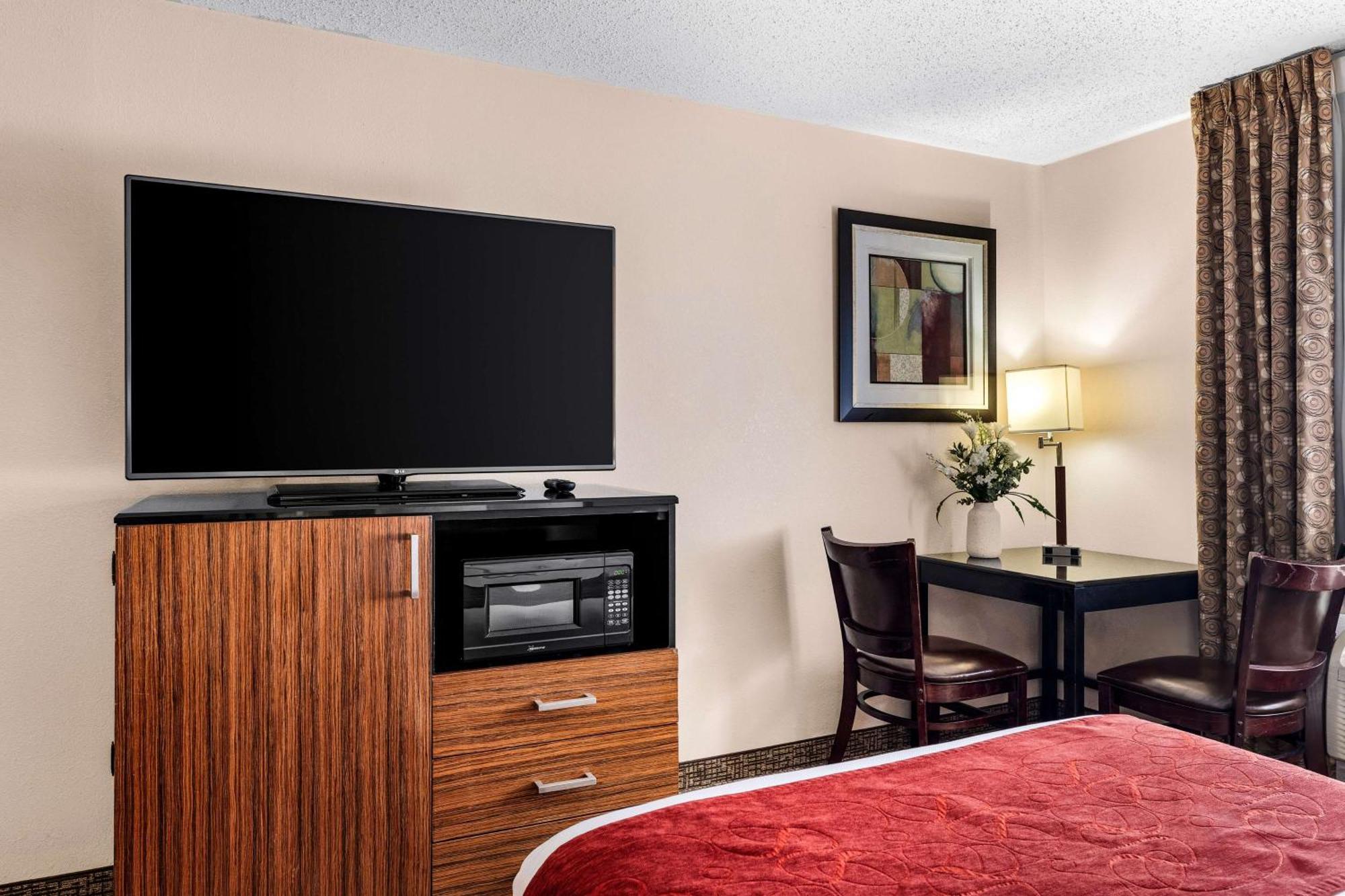 Surestay Plus By Best Western Reading North Esterno foto