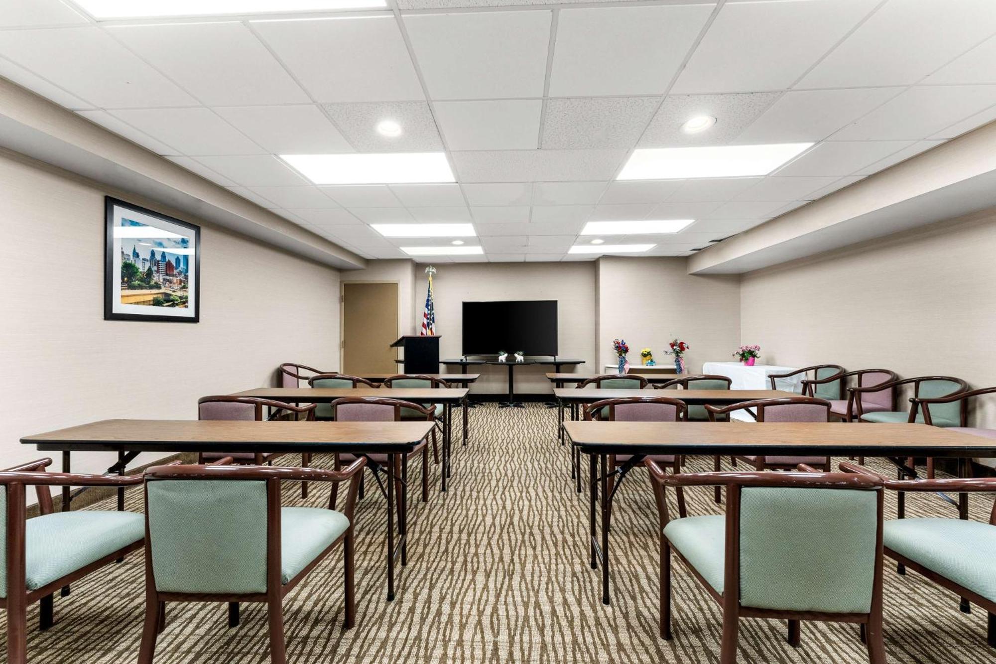 Surestay Plus By Best Western Reading North Esterno foto