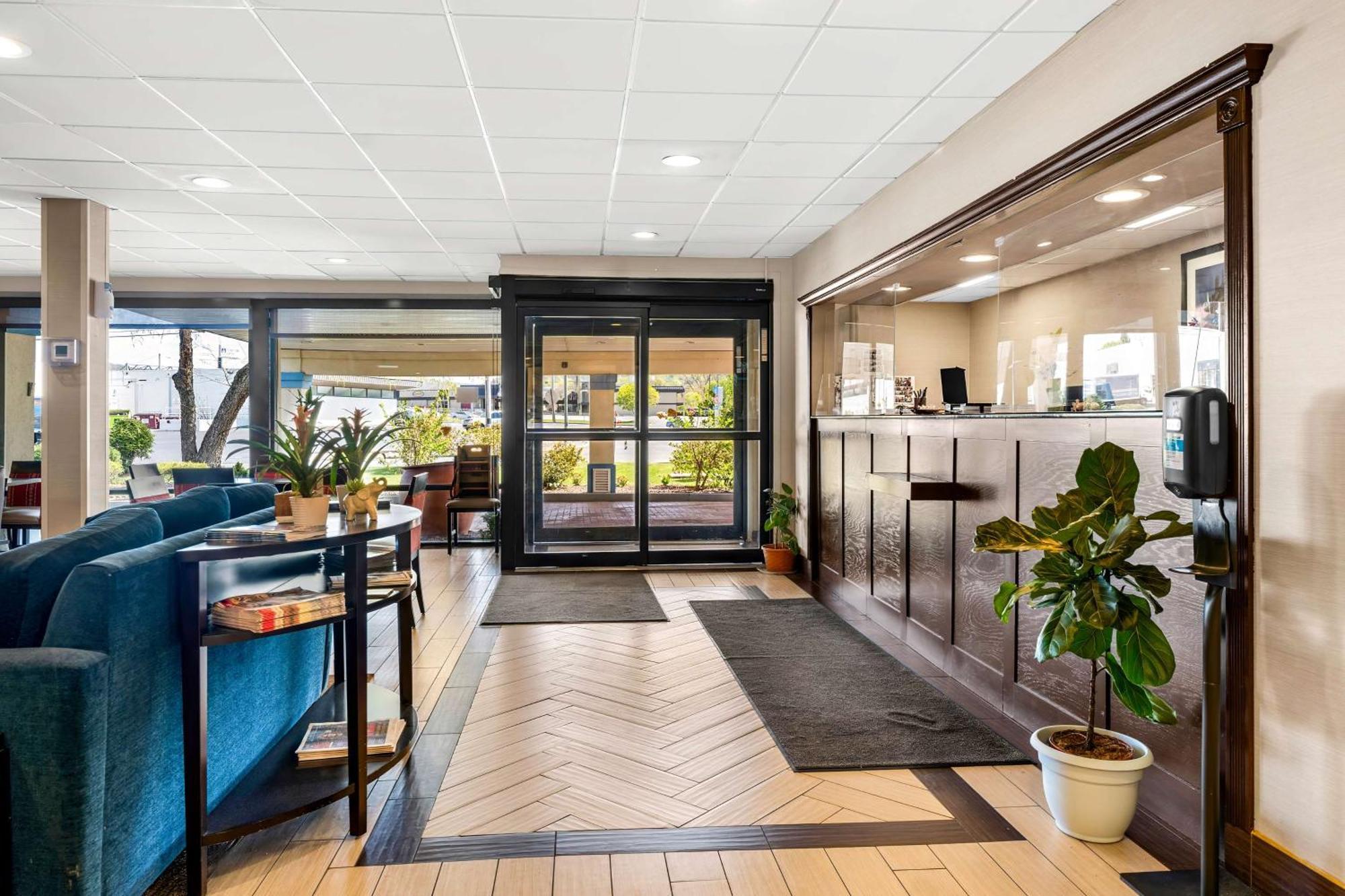 Surestay Plus By Best Western Reading North Esterno foto